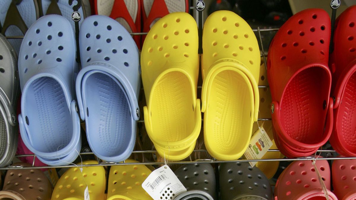 How did Crocs shoes become so famous ? | Uses of Crocs shoes
