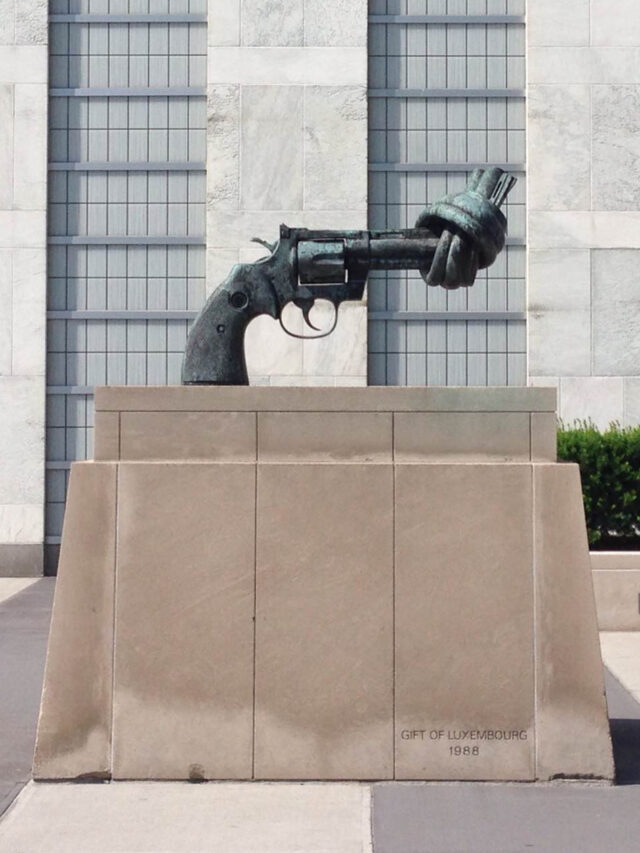 The Knotted Gun Sculpture – Universal symbol of non-violence