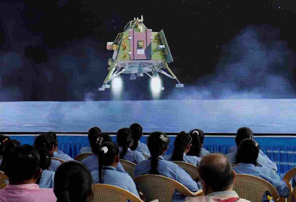 ISRO Chandrayaan 3 Back to Earth! & Noida to Get a New Metro