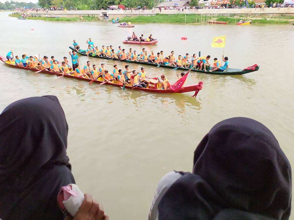 What is the Boat Kid Dance Tradition?