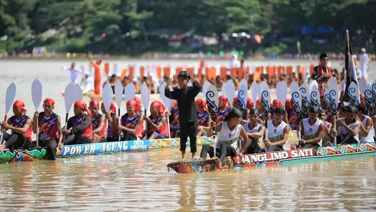 Can Anyone Become a Boat Dance Kid?