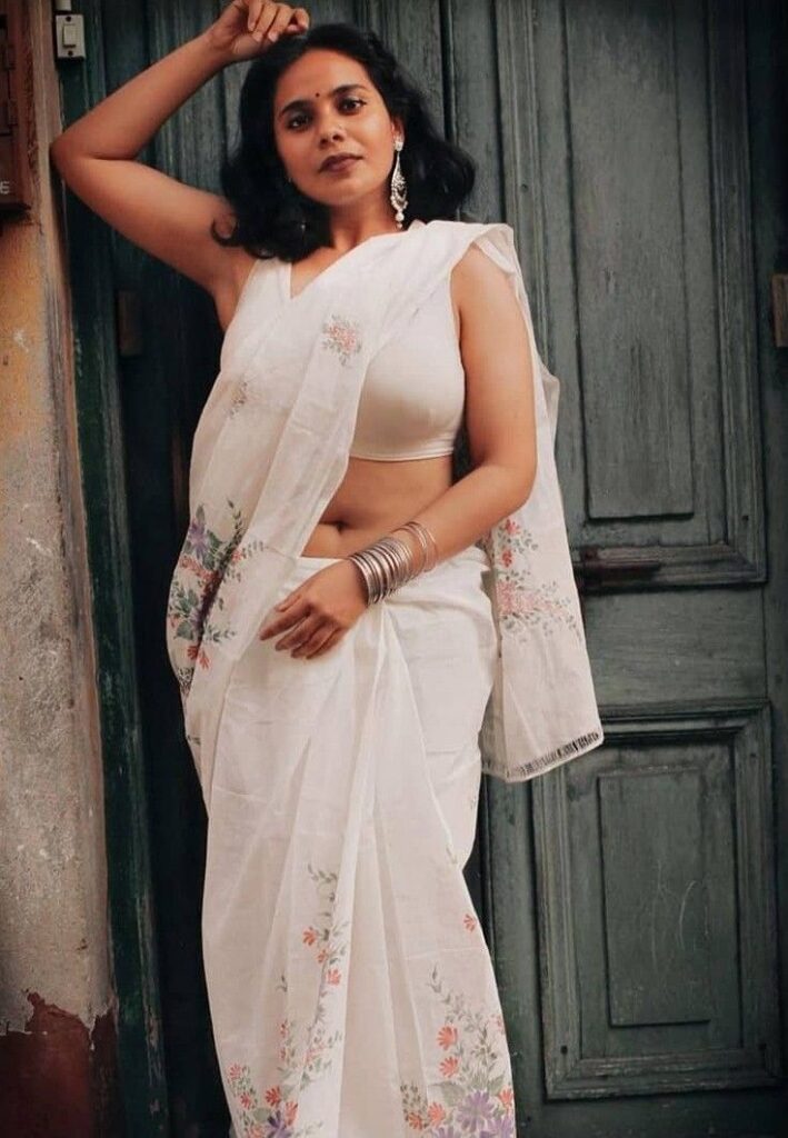 Saree Draping Techniques and Style Tips for Housewives