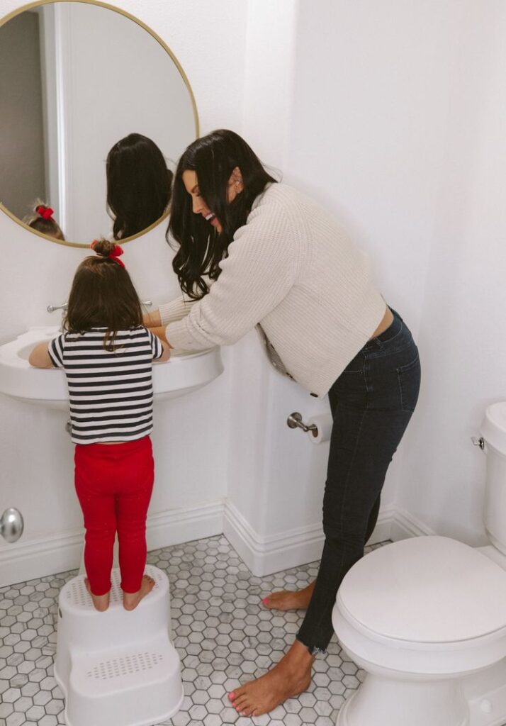 Why do mothers often allow kids in the bathroom?: Moms Pee in Front of Their Kids