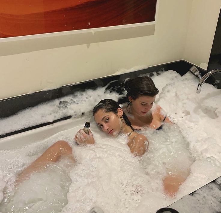 Should parents and daughters Bath together?